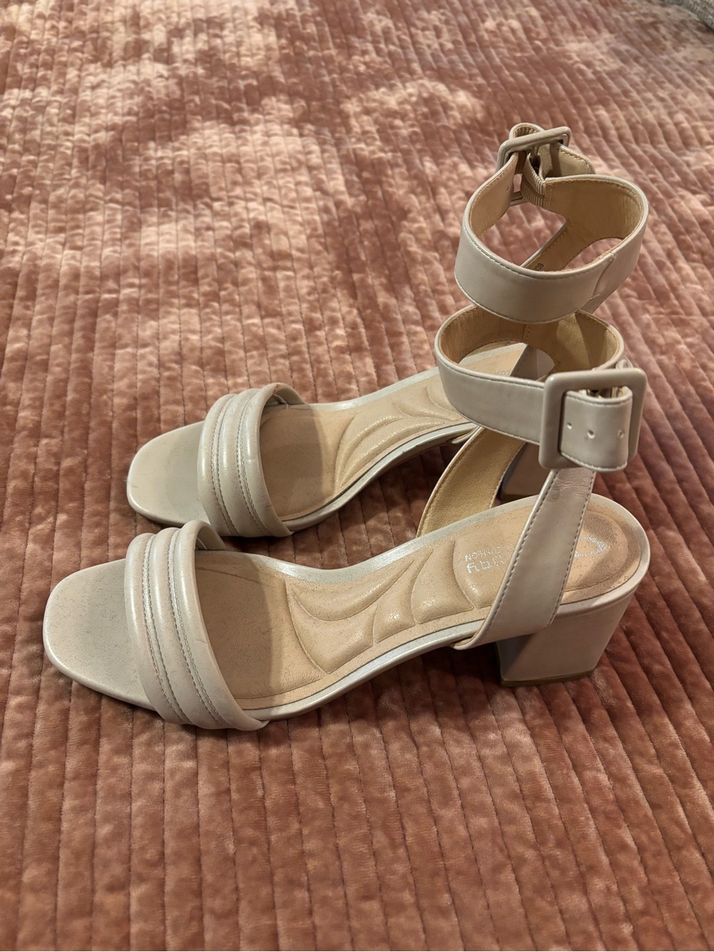Women’s Ankle Strap Block Heel Sandals in Cream